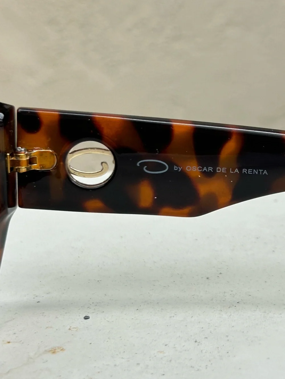 Oscar de la Renta Tortoiseshell Cat-Eye Sunglasses with Brown Lenses, NWT